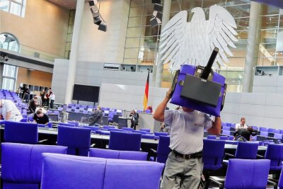 Schrumpfkur für den Bundestag - Der Bundestag soll nach dem Entwurf der Ampel-Parteien von derzeit 736 auf 630 Sitze verkleinert werden 