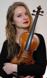 Schuberts Unvollendete und ein Violinkonzert - Die Geigerin Alexandra Varaksina ist als Solistin zu erleben.