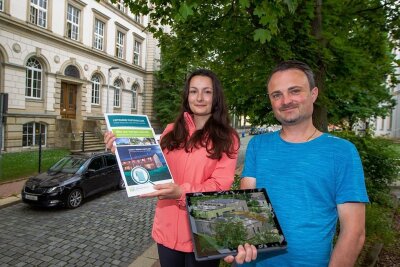 Schüler entwickeln Infotafeln für die Plauener Innenstadt - Paula Müller und Marcel Uebel stellten die Pläne vor.