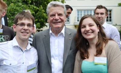 Schüler erhalten Auszeichnung vom Bundespräsidenten - Philipp Hartewig und Sorniza Marinova wurden am Montag auf Schloss Bellevue von Bundespräsident Joachim Gauck für ihr Engagement für Demokratie ausgezeichnet.