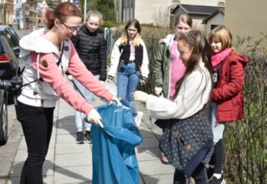 Schüler rücken Müll zu Leibe - 