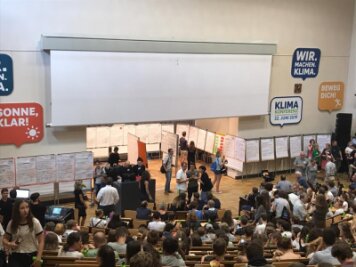 Schülerinnen und Schüler starten Diskussion auf Klimakonferenz - 