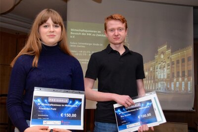 Schülerquiz „Wirtschaftswissen im Wettbewerb“ im Kreis Zwickau: Sieg für Crimmitschau - Mit nur einem Punkt Vorsprung verwies Friederike Prehl Nico Schütze auf Platz zwei.