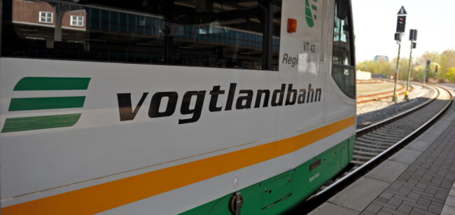 Schülerverkehr per Bahn mit Tücken für Kinder aus Grünbach - Bereits mehrmals mussten Kinder aus Grünbach Züge der Vogtlandbahn verlassen. Was dabei besonders kritisiert wird, ist die Kommunikation des Verkehrsunternehmens. 