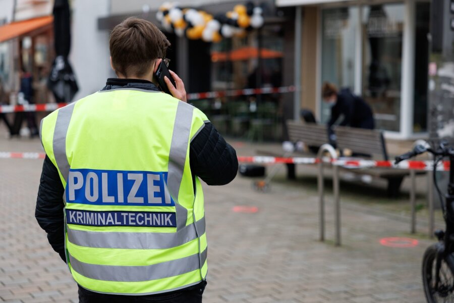 Schüsse auf Boxer: Zwei Tatverdächtige mit Fotos gesucht - In Bielefeld fahndet die Polizei mit Namen und Fotos nach zwei mutmaßlichen Schützen.