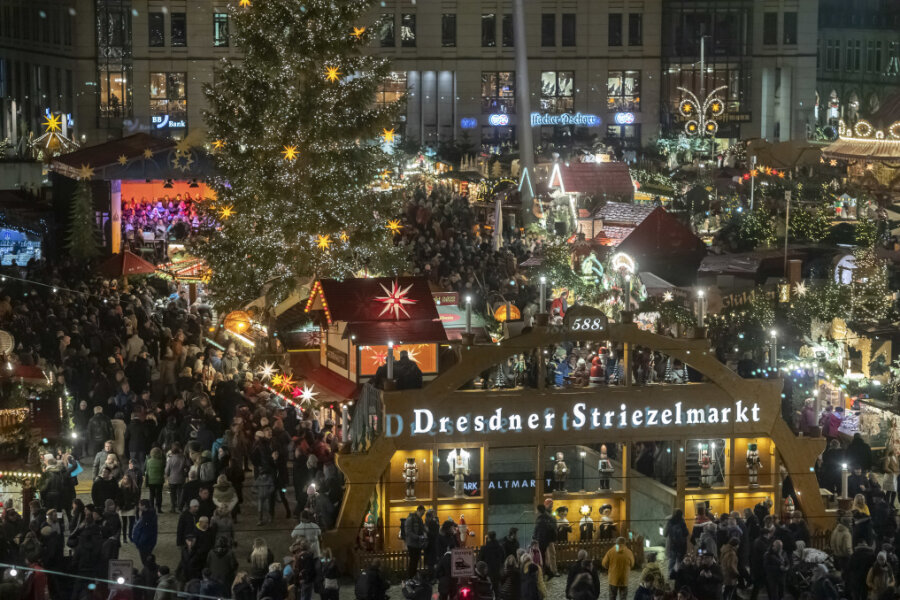 Schüsse in Dresdner Innenstadt nahe der Altmarktgalerie - Symbolbild/ Blick auf den Striezelmarkt auf dem Altmarkt
