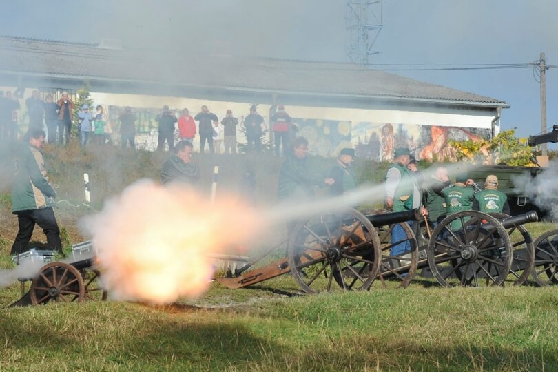 Schützenvereine böllern am Samstag mit historischen Kanonen - 