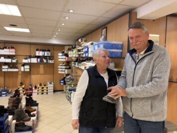 Gemeinsam mit seiner Frau Gerlinde Hahn blickt Albrecht Hahn auf über 30 Jahre Schuhgeschäft "Schuh Wagner" in Mittweida zurück.