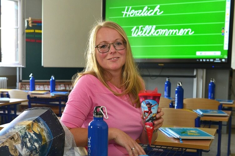 An der Eduard-Feldner-Grundschule in Hainichen freut sich auch Annegret Auerbach auf die Schulanfänger. Die Lehrerin übernimmt die Klasse 1a. Die Schulanfangsfeiern finden im Festsaal "Goldner Löwe" statt. 