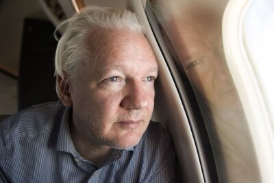 Schuldbekenntnis für Freiheit: Assange kommt frei - Ein Screenshot aus dem Wikileaks-Konto X zeigt Julian Assange an Bord eines Fluges nach Bangkok.