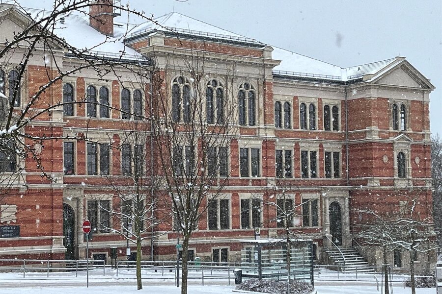 Schulen in Oelsnitz und Bad Elster laden zum Besuch ein - Die Oberschule Oelsnitz, gelegen am Karl-Marx-Platz, lädt am 1. Februar, 14 bis 17 Uhr zum Tag der offenen Tür.