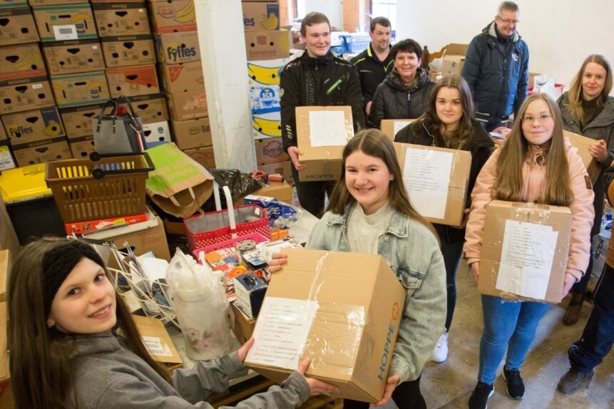 Schulen sammeln Sachspenden und Geld für Ukraine-Flüchtlinge - Schülerinnen und Schüler der Evangelischen Oberschule in Großrückerswalde haben Hygieneprodukte für ukrainische Flüchtlinge gesammelt.