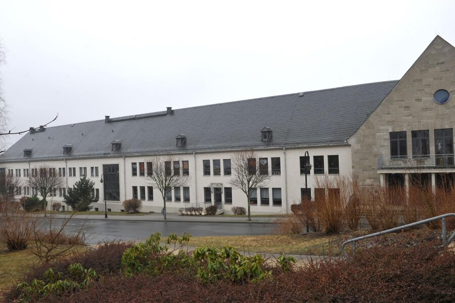 Schulgebäude von Bad Elster: Investitionen in Höhe von fast einer Million Euro geplant - Das Schulgebäude an der Hagerstraße in Bad Elster.