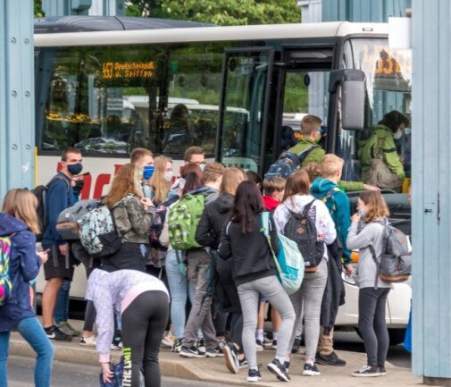 Schuljahr startet: Was sich im Fahrplan ändert - Ab Montag fahren viele mittelsächsische Schüler wieder mit dem Bus zur Schule. 