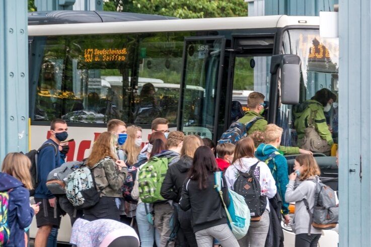 Ab Montag fahren viele mittelsächsische Schüler wieder mit dem Bus zur Schule. 