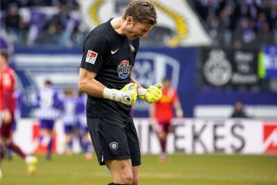 Schulterverletzung könnte Torhüterfrage beim FC Erzgebirge Aue beantworten - Während Philipp Klewin bei seinem einzigen Spiel für Aue in dieser Saison einen Sieg bejubeln durfte ...