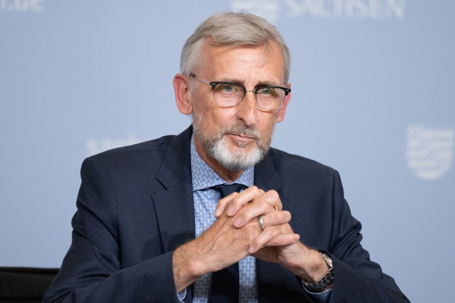Schuster für Abschiebe-Sonderprogramm für ausländische Täter - Armin Schuster, Innenminister von Sachsen.
