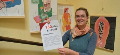 Schwangerschaftsabbruch: Tabu zur Diskussion - Irene Hennig von Pro Familia hat die Ausstellung aufgebaut. 
