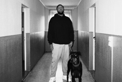 Schwarze Kunst: OG Keemo hat mit "Mann beißt Hund" eine der besten deutschsprachigen Platten aller Zeiten gemacht - Ein Zauberer der derben Reime: OG Keemo. 