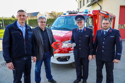 Schwarzenberg: Ein neues Fahrzeug für die Feuerwehr Grünstädtel - In Grünstädtel wurde das neue Feuerwehrfahrzeug in Empfang genommen.