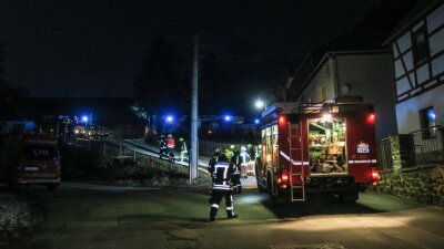 Schwarzenberg: Wohnungsbrand ruft Feuerwehr auf den Plan - Die Feuerwehr rückte in der Nacht zum Freitag zu einem Wohnungsbrand in Schwarzenberg an.