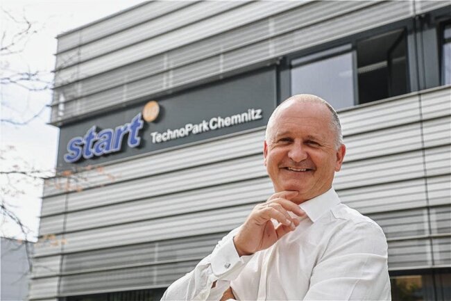 Schweizer will das "Rotlicht" nach Chemnitz bringen - Ein Büro im Technopark-Chemnitz gibt es schon: Gerd Mattheiss, Geschäftsführer von Inframedic, will eine Produktion von Infrarotkabinen in Chemnitz aufbauen. 