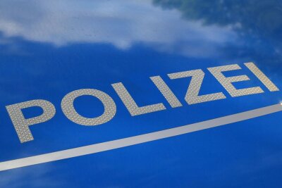 Schwer verletzt - 22-Jährige hat sich in Schwarzbach mit ihrem Auto überschlagen - Die Polizei eilte zu einem Unfall nach Schwarzbach.
