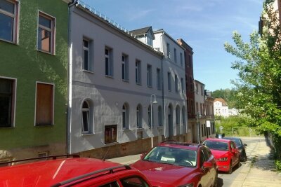 Schwerathletikhalle in Werdau wird zur unendlichen (Bau)Geschichte - Die Schwerathletikhalle (Mitte) erhielt im Vorjahr unter anderem eine neue Fassade. 