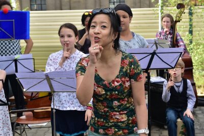 Schwere Entscheidung: Nach 13 Jahren mit besonderen Kindern verabschiedet sich Ensemble-Leiterin aus Chemnitz - 13 Jahre lang hat Thu Trang Sauer das Ensemble „100 Mozartkinder“ geleitet. Sie war bei zahlreichen Auftritten der Gruppe zu sehen.