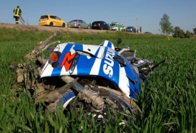 Ein 42-Jähriger Motorradfahrer erlitt bei dem Unfall in Lauenhain schwerste Verletzungen.