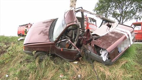 Schwere Unfälle halten Rettungskräfte in Atem - In diesem Auto starb am Mittwoch ein 24-Jähriger.