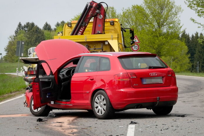 Schwerer Autounfall zwischen Marienberg und Lauta - 