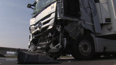 Schwerer Lkw-Unfall auf A72 - 