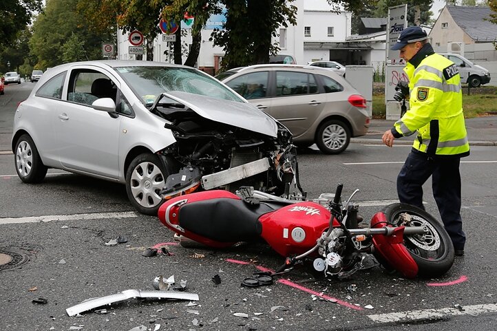 Schwerer Motorrad-Unfall in Chemnitz - 