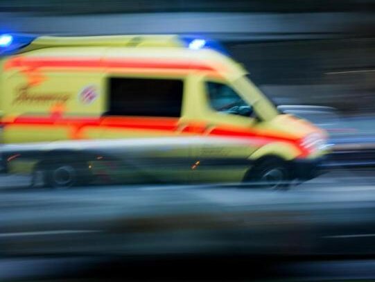 Schwerer Unfall an A72-Auffahrt: Neun Verletzte auf drei Krankenhäuser verteilt