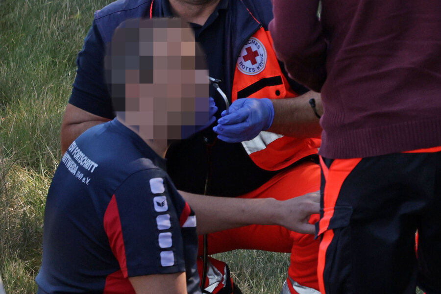 Der 36 Jahre alte Mann, der auf der A 4 einen schweren Unfall verursacht hat, bei dem drei Jugendliche verletzt wurden, trug das Trikot des TSV Fortschritt Mittweida.