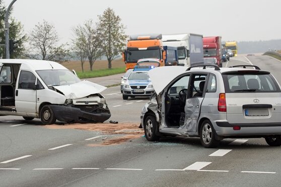 Schwerer Unfall auf der Kreuzung Heinzebank - 