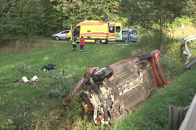 Schwerer Unfall in Zschocken - Bei einem Unfall in Zschocken sind am Dienstag vier Menschen schwer verletzt worden.