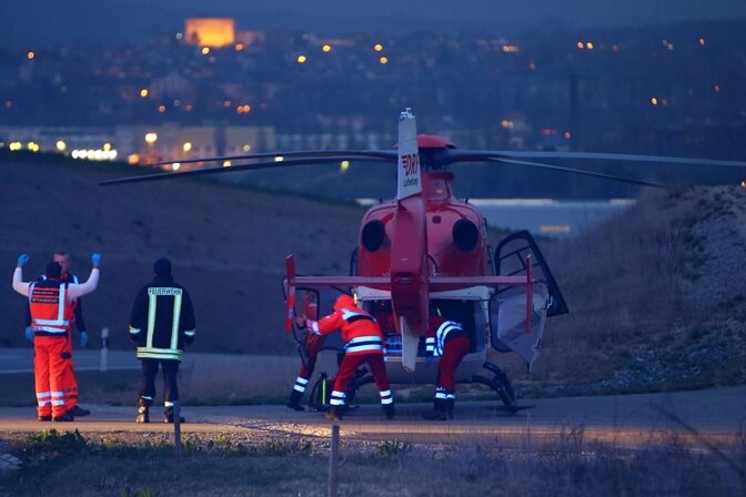 Schwerer Unfall mit fünf Verletzten - Hubschraubereinsatz - 