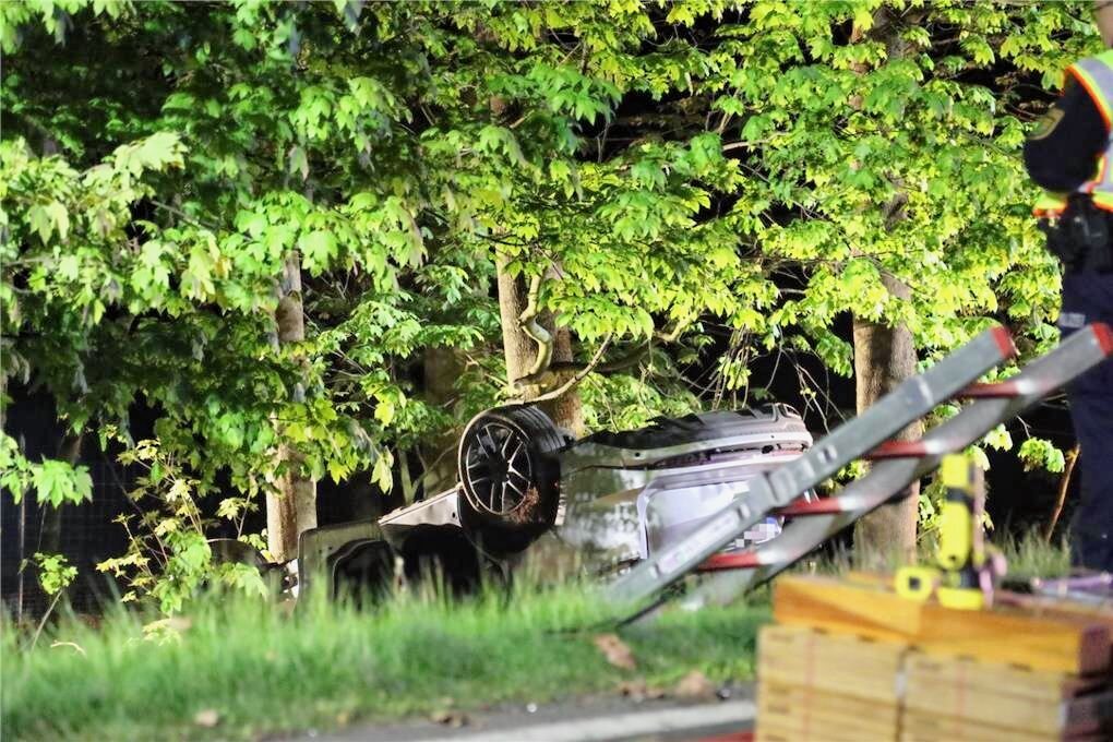 Schwerer Verkehrsunfall Auf Der B173: Frau Stirbt Zwischen Oederan Und ...