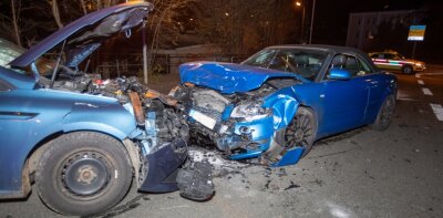 Schwerer Verkehrsunfall auf der Siegener Straße - 