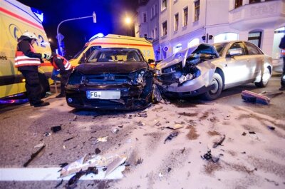 Schwerer Verkehrsunfall mit drei Verletzten - 