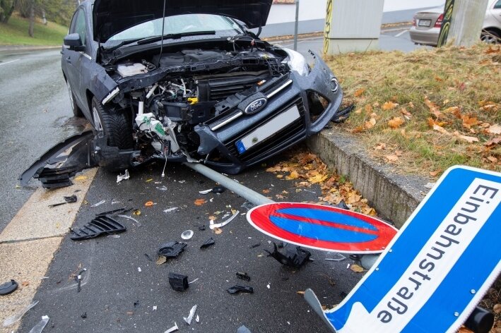 Schwerer Verkehrsunfall - 