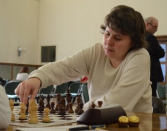 Schwerstarbeit für die Schachmiezen - Die Rodewischer Schachmiezen (im Bild Julia Movsesjan) treten am Wochenende gegen den Deutschen Meister und Vizemeister an.