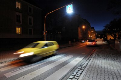 Schwerstverletzt: Frau in Schöneck auf Zebrastreifen angefahren - Bei einem Unfall an einem Fußgängerüberweg (Symbolfoto) in Schöneck wurde eine 62-Jährige schwerstverletzt.