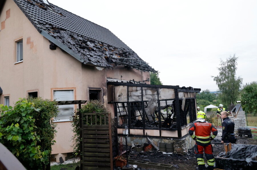 Schwerverletzte Person nach Brand in Niederwiesa 