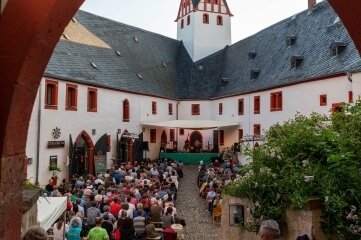 Schwierige Saison für Schlösser - "Irische Nacht" Anfang Juli auf Schloss Rochsburg. 