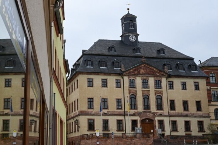 Sechs Bewerber für Rathaus-Chefsessel - Blick vom Brühl auf das Rathaus in Burgstädt. Ein neuer Bürgermeister wird am 12. Juni gewählt.