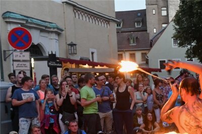 Sechs Geheimtipps zum Freiberger Bergstadtfest - Wie beim Bergstadtfest 2019 (Foto) sind auch in diesem Jahr auf dem Mittelaltermarkt an der Petrikirche wieder Feuershows zu erleben. 