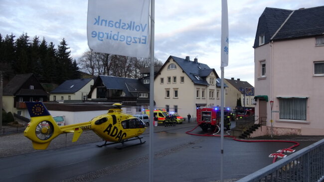 Sechs Personen bei Brand in Gelenau verletzt - 